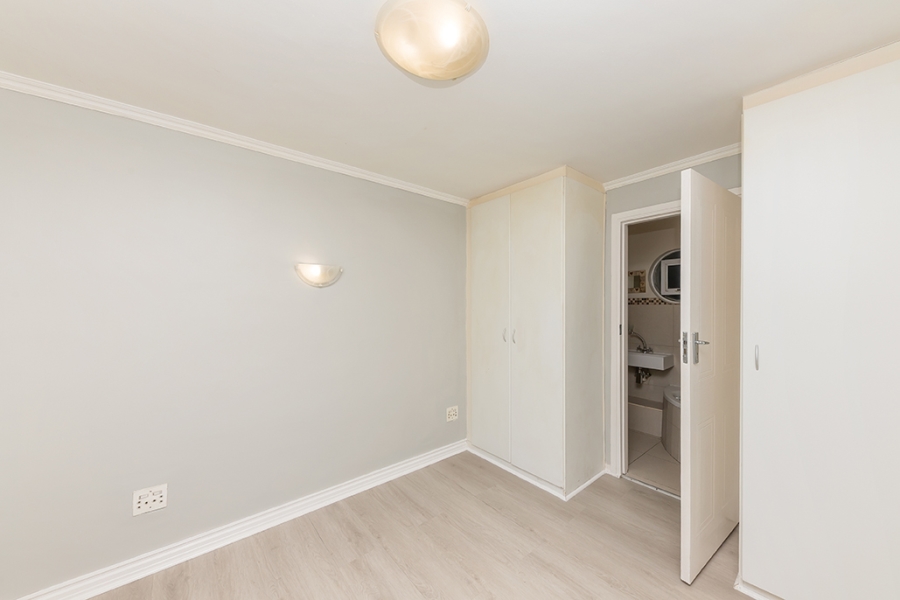 To Let 2 Bedroom Property for Rent in Green Point Western Cape